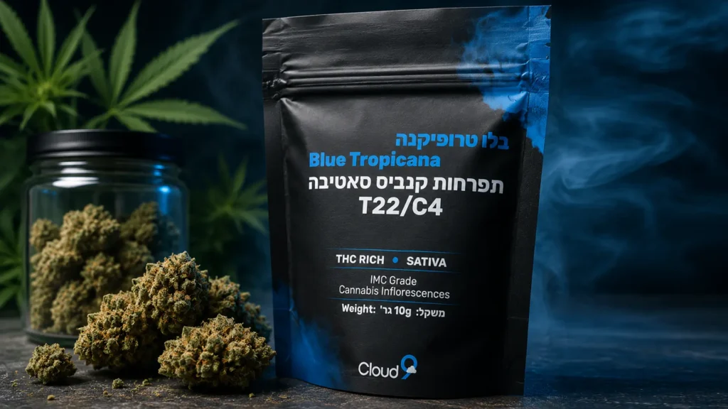 בלו טרופיקנה (Blue Tropicana) - זן קנאביס רפואי T22/C4 עם תפרחות קנאביס איכותיות באריזה מקורית על רקע טרופי.